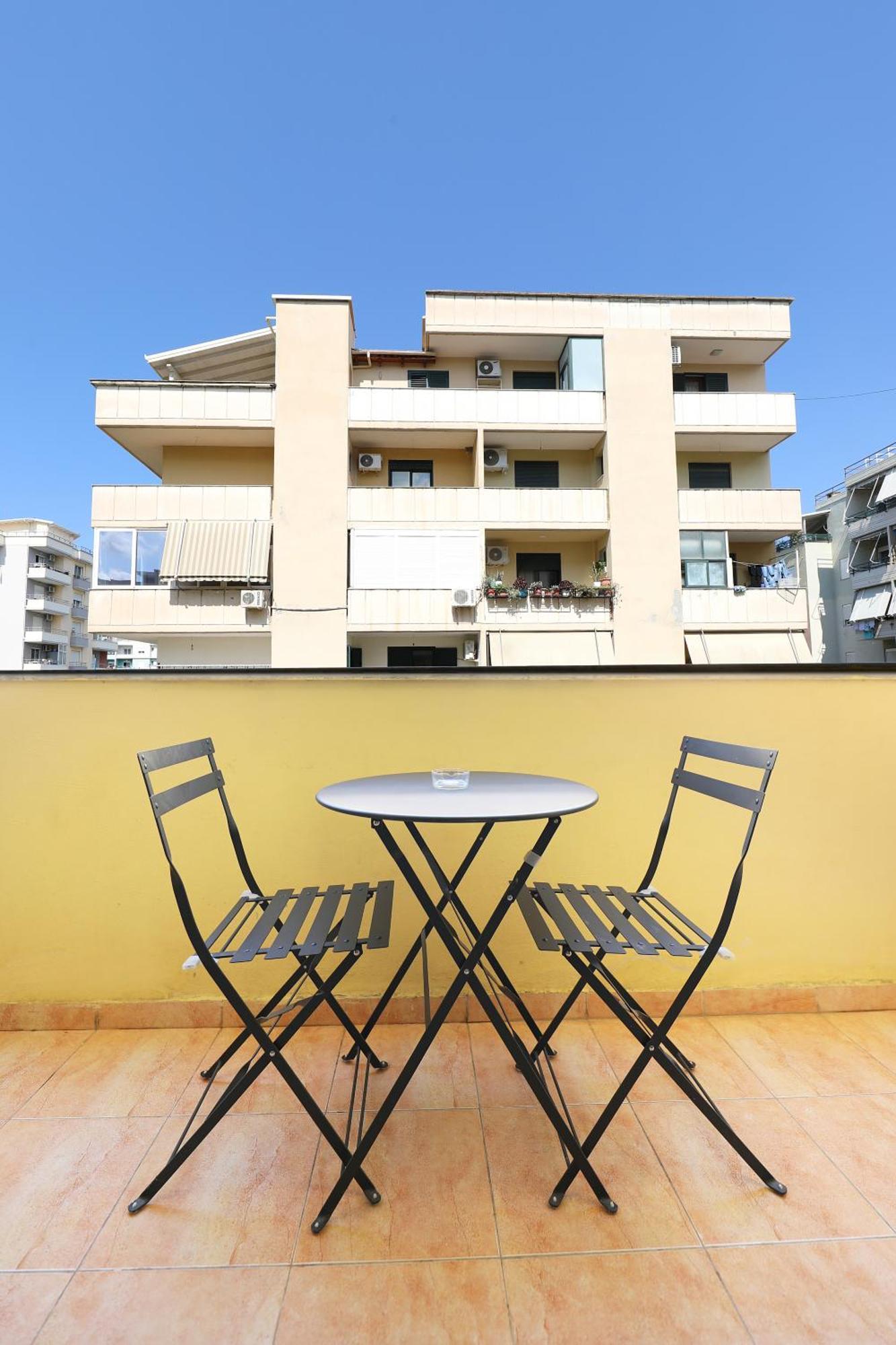 Sunny Side Apartments Vlore Exterior photo